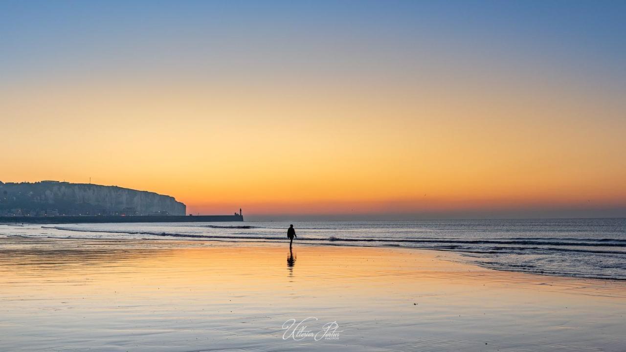 או Idealement Situe "Le Studio" Les Locations Isahora Sont Aussi A 2 Pas Du Chateau D'Eu, Des Falaises Du Treport, De Mers Les Bains Et Aux Portes De La Baie De Somme מראה חיצוני תמונה