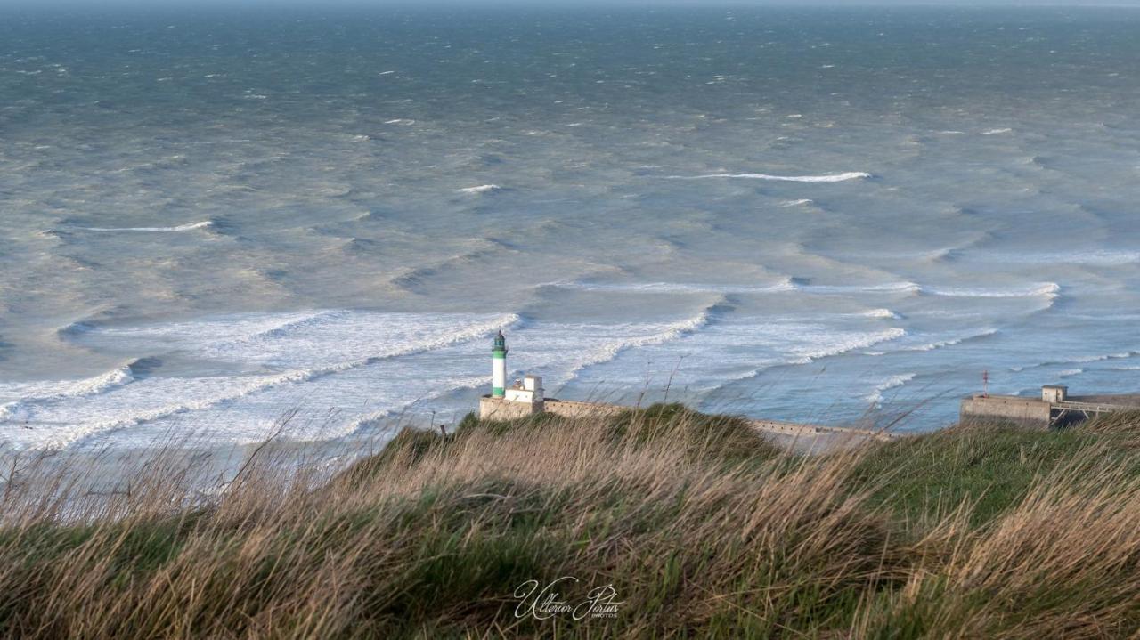 או Idealement Situe "Le Studio" Les Locations Isahora Sont Aussi A 2 Pas Du Chateau D'Eu, Des Falaises Du Treport, De Mers Les Bains Et Aux Portes De La Baie De Somme מראה חיצוני תמונה