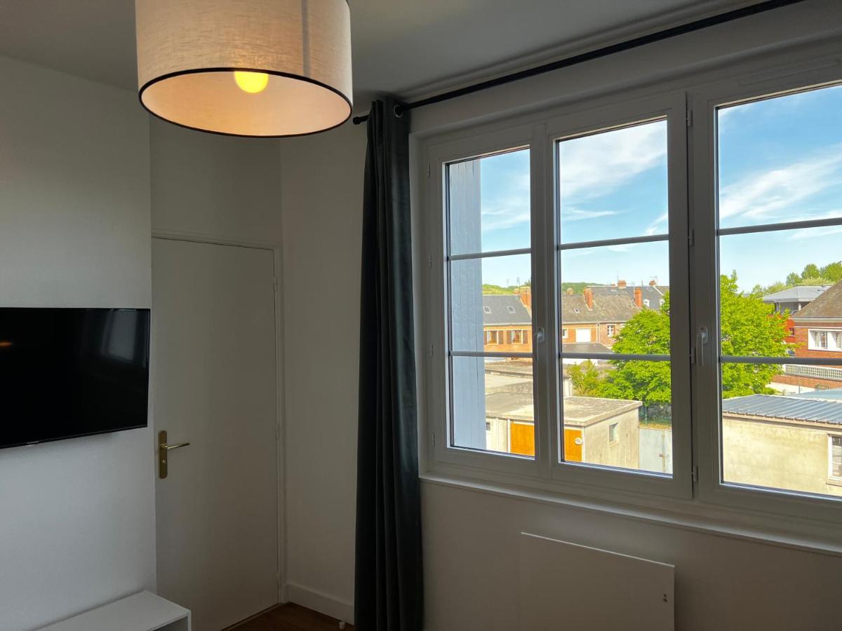 או Idealement Situe "Le Studio" Les Locations Isahora Sont Aussi A 2 Pas Du Chateau D'Eu, Des Falaises Du Treport, De Mers Les Bains Et Aux Portes De La Baie De Somme מראה חיצוני תמונה